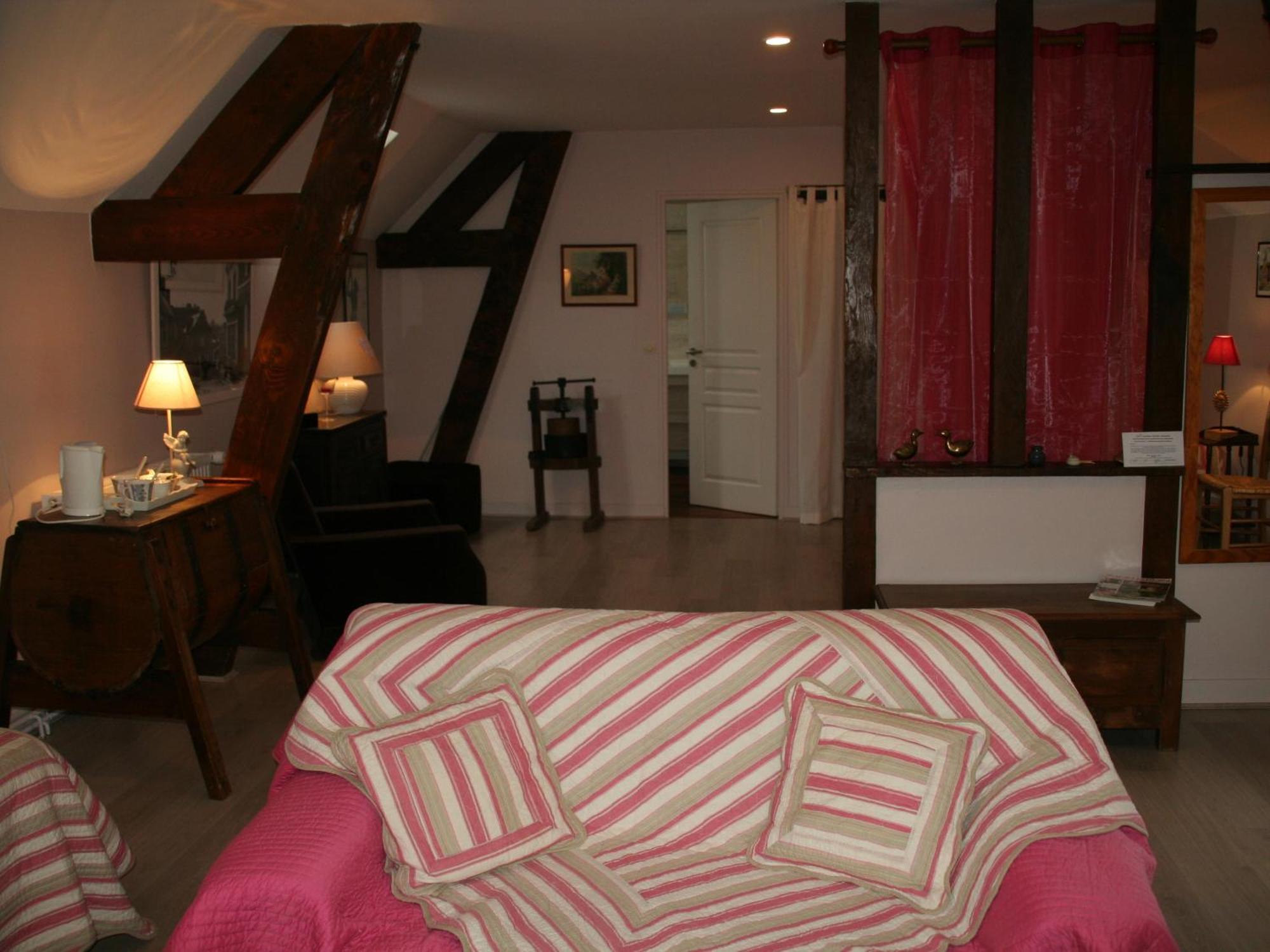 Les Marronniers Hotel Cambremer Ruang foto
