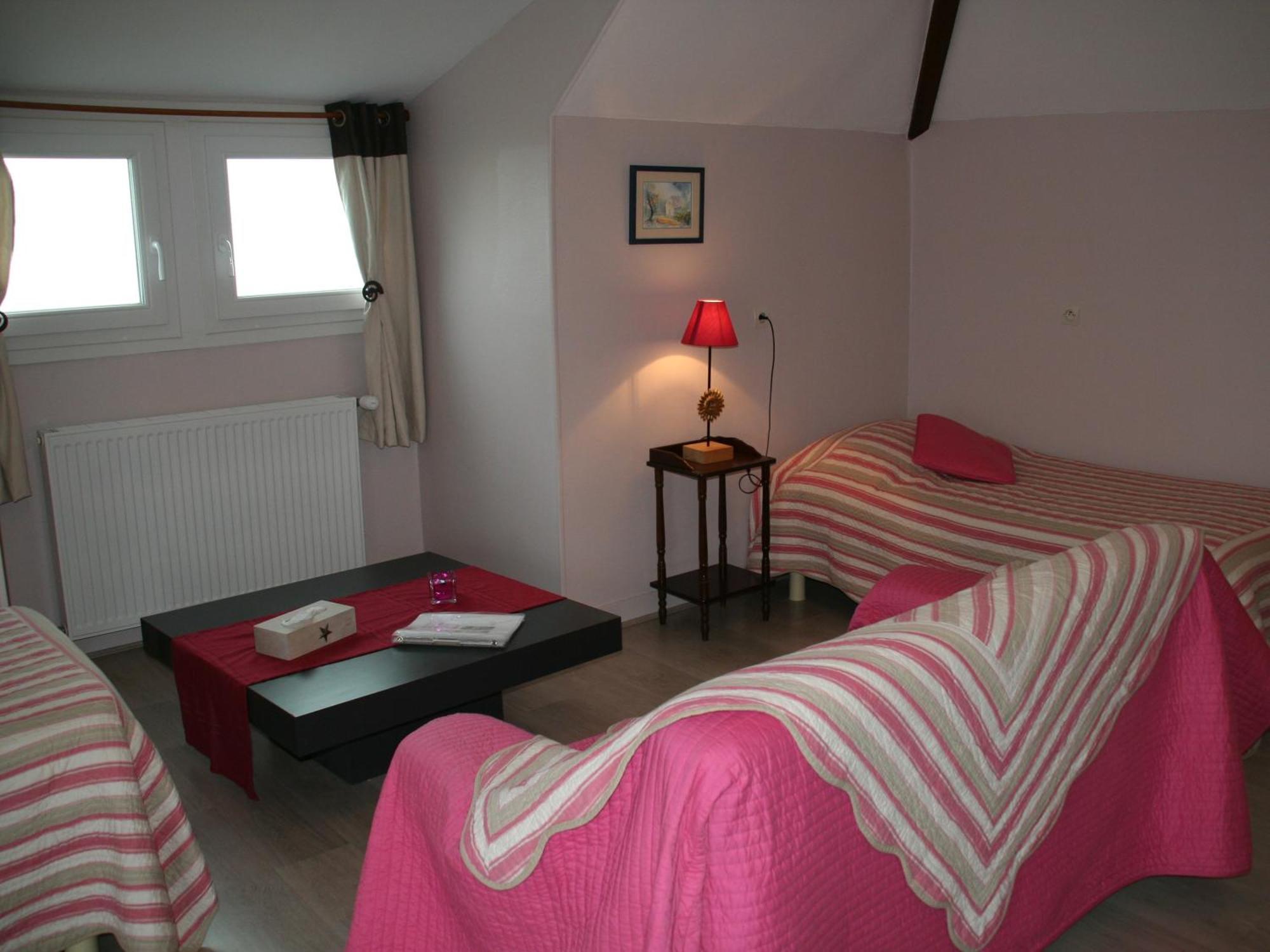Les Marronniers Hotel Cambremer Ruang foto