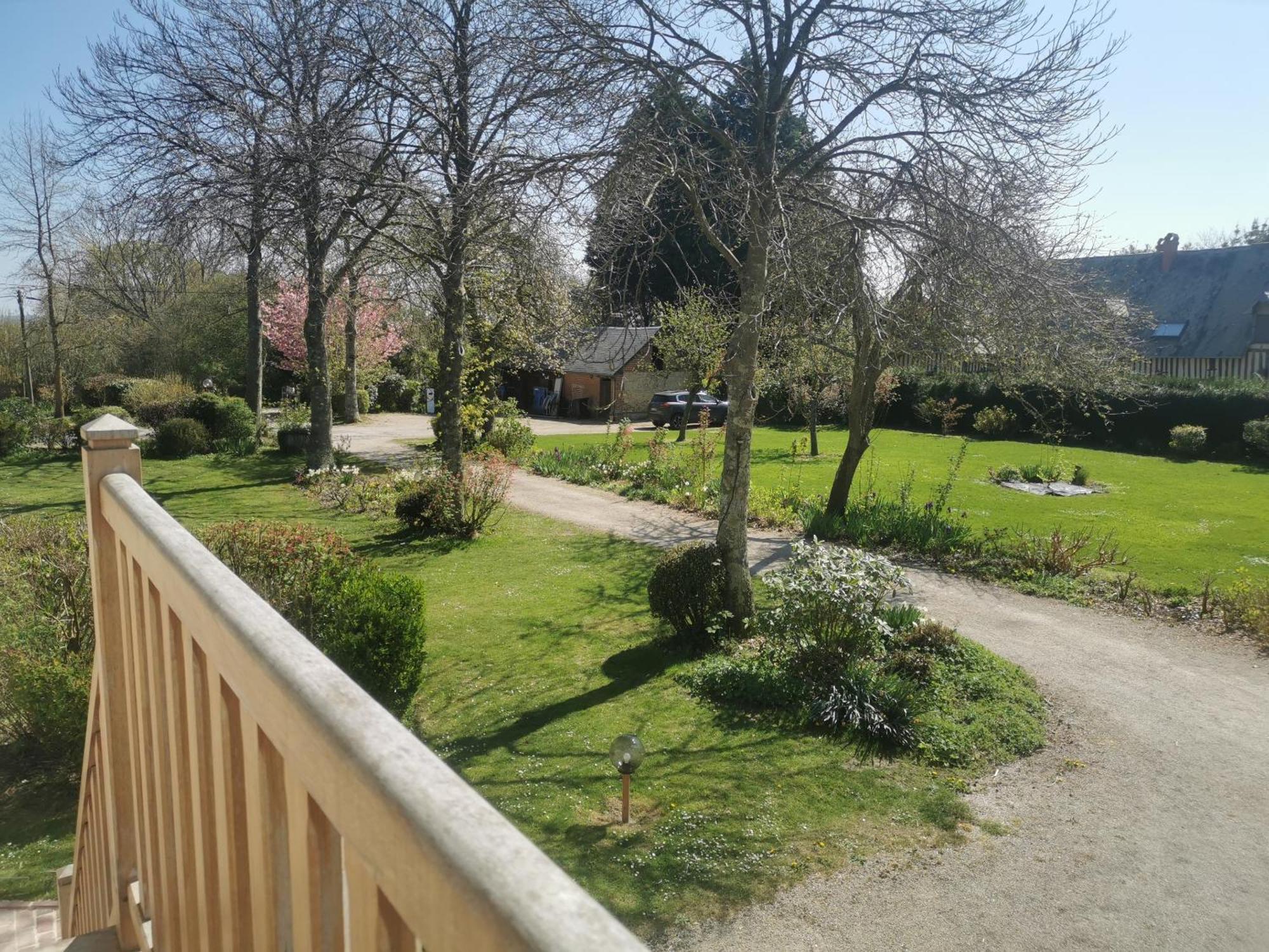 Les Marronniers Hotel Cambremer Bagian luar foto